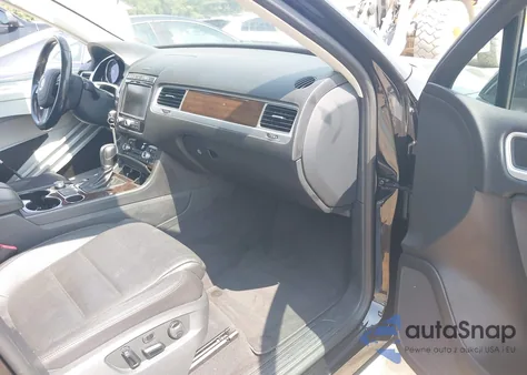 2016 Volkswagen Touareg Vr6 Executive/Vr6 Lux/Vr6 Sport from USA, damaged, VIN WVGEF9BP8GD011488